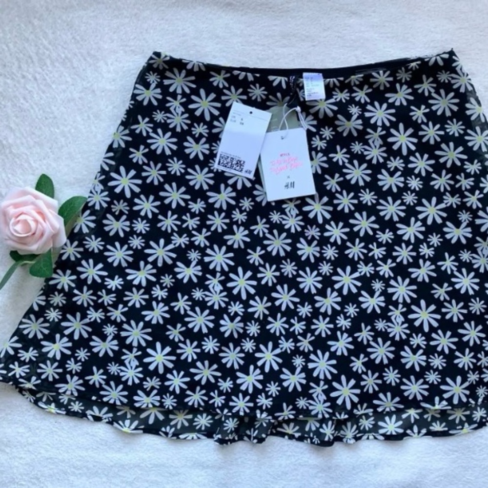 H&M Divided To All The Boys I’ve Loved Before Netflix skirt